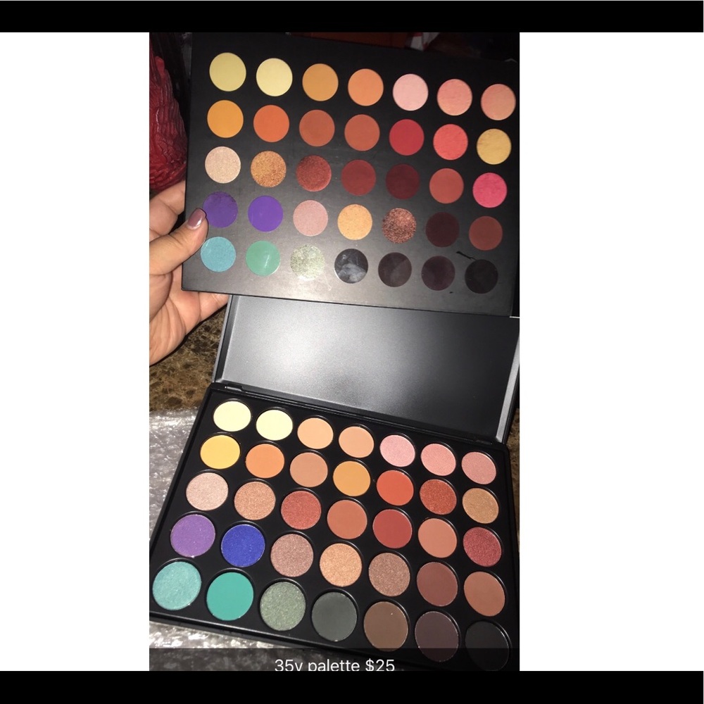 Eyeshadow palette